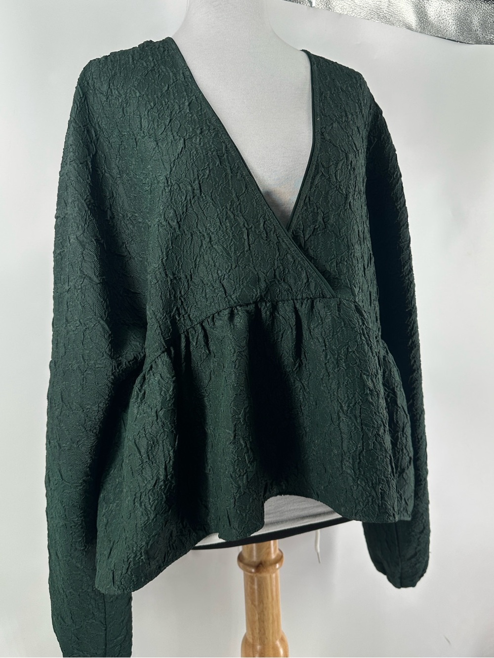 Aritzia Wilfred peplum Blouse forest green Textured peplum Blouse sz lg - Picture 8 of 11